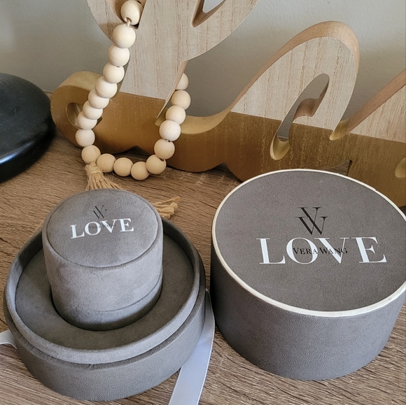 Vera Wang Sapphire Heart - Picture 4 of 6